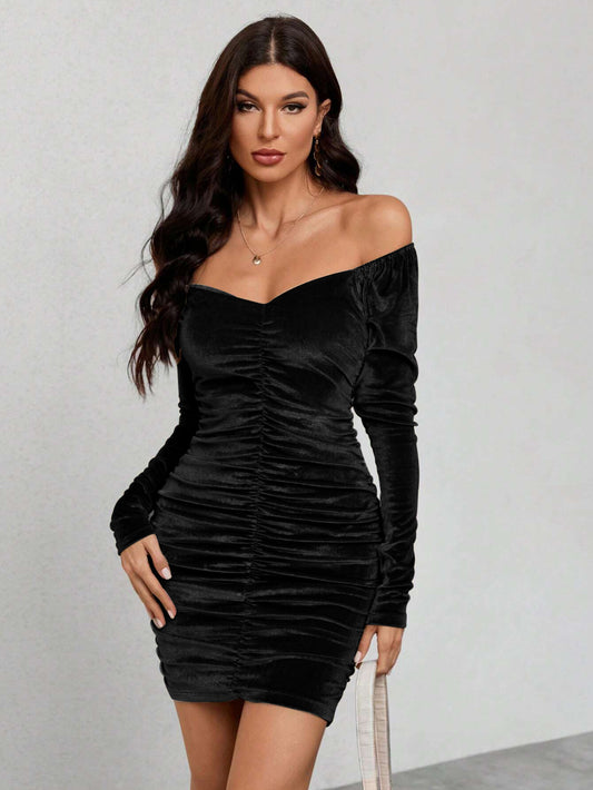 Velvet Temptation Dress- Elegantie en Allure